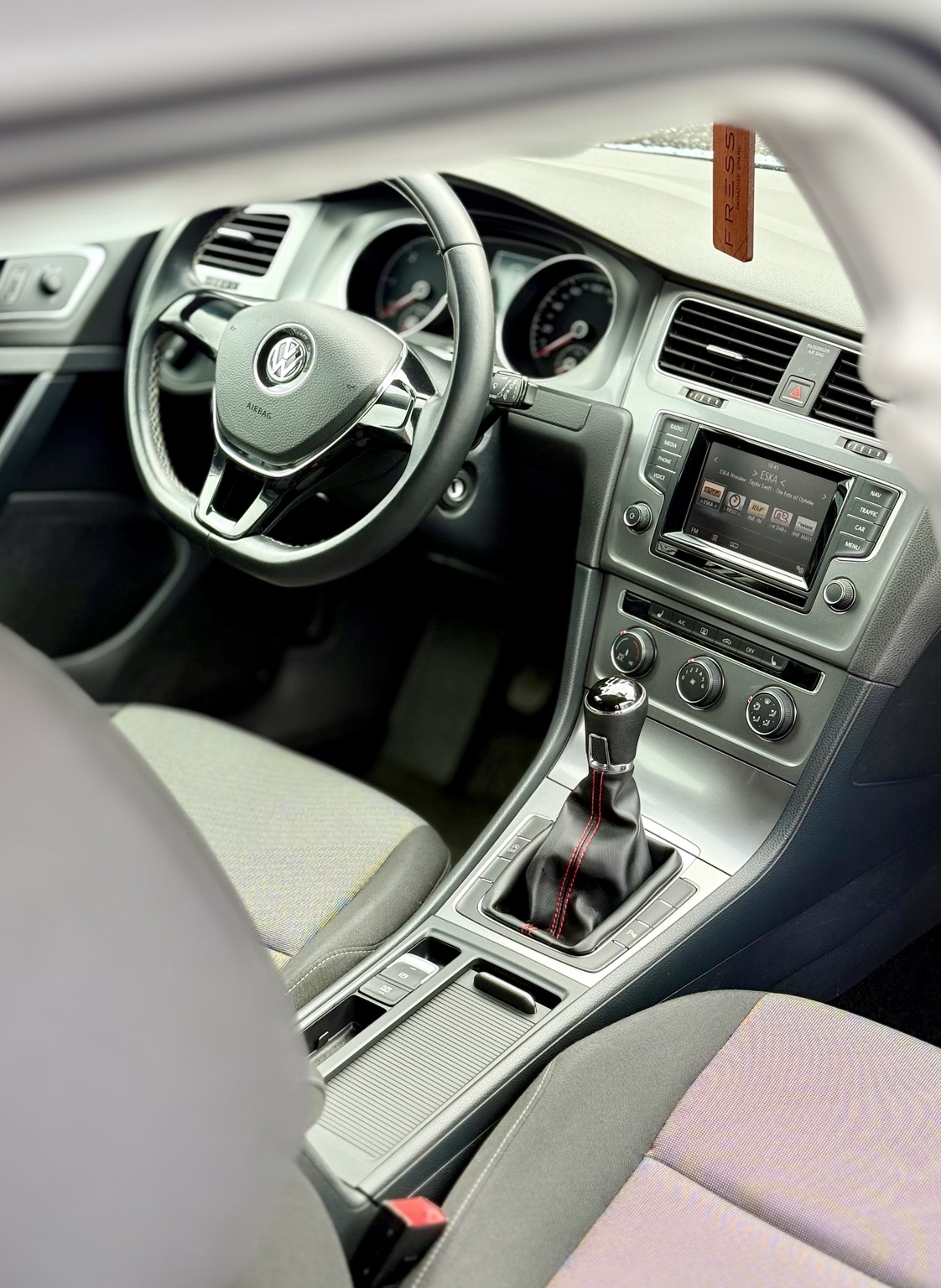 Volkswagen Golf 7 Kombi — wnętrze i kokpit