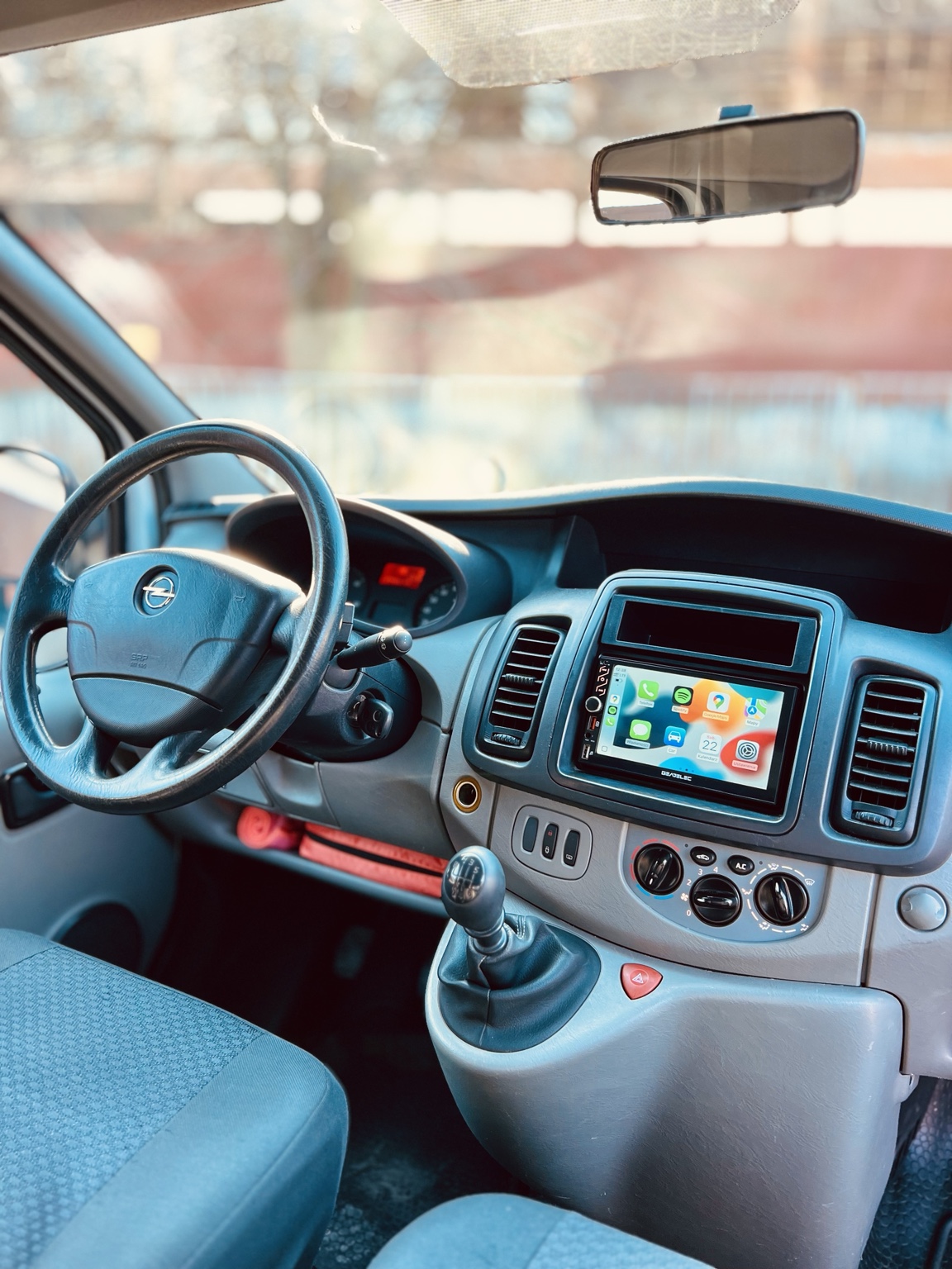 Opel Vivaro — kokpit i wnętrze